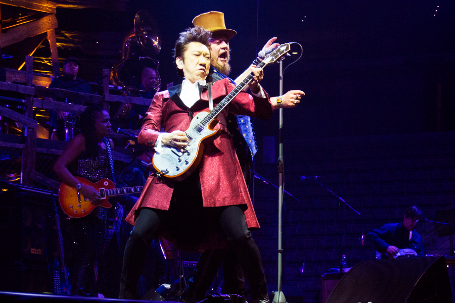 Torino and Milan live with Zucchero