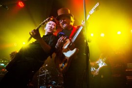 Zucchero joins Hotei on stage in Milan